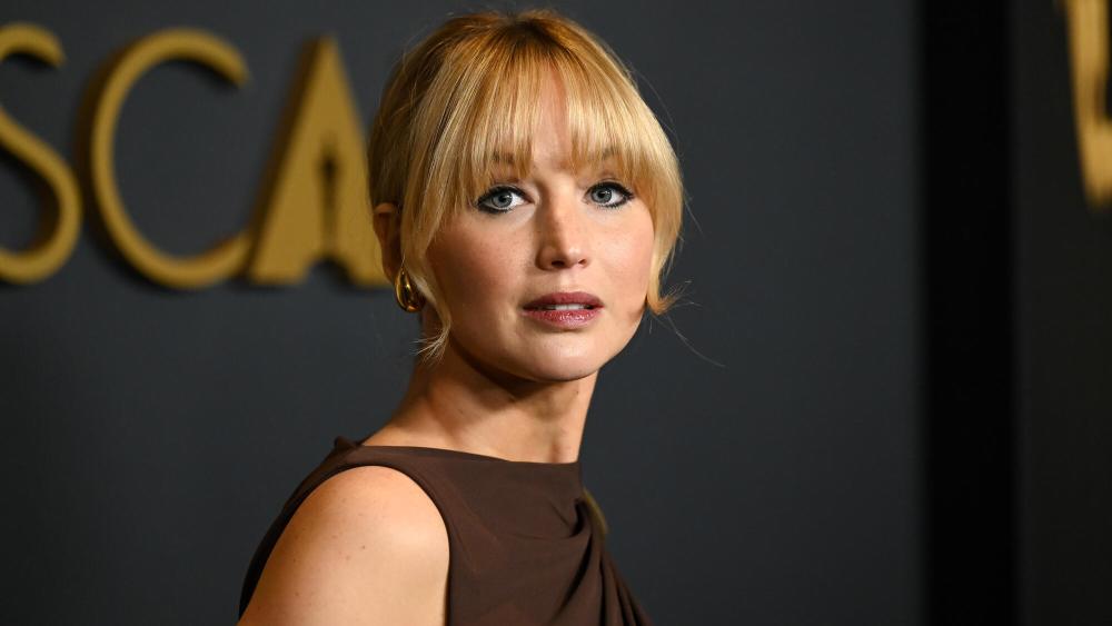 Jennifer Lawrence Refuses to Discuss Donald Trump or Politics with the Media Anymore – Mirror Brief